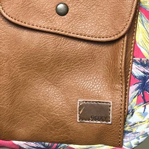 Roxy Stop & Share Red Isle Floral Backpack Bag - Picture 3 of 9